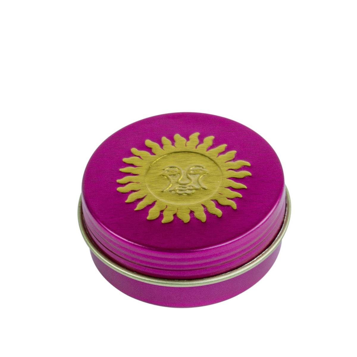 Mit Bienenwabenextrakt und Bienenwachs pflegt die Lippen besonders gut in der Winterzeit.
14 ml Balsam in sehr dekorativen Metall-Dose mit Sonnenmotiv
