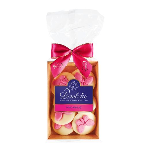 längliche Packung mit rosa Schleife und Etikett gefüllt mit Gebäck mit Schmetterlingen verziert