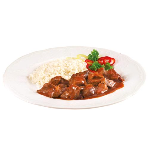 Gulasch mit Reis angerichtet