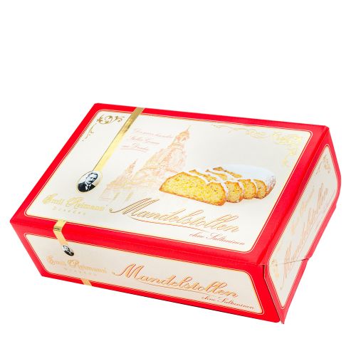 Feinste Mandeln, edle Gewürze, Orangeat und Zitronat machen diesen Stollen zu einem einzigartigen Geschmackserlebnis. Original Dresdner Mandelstollen in der 500 g Packung