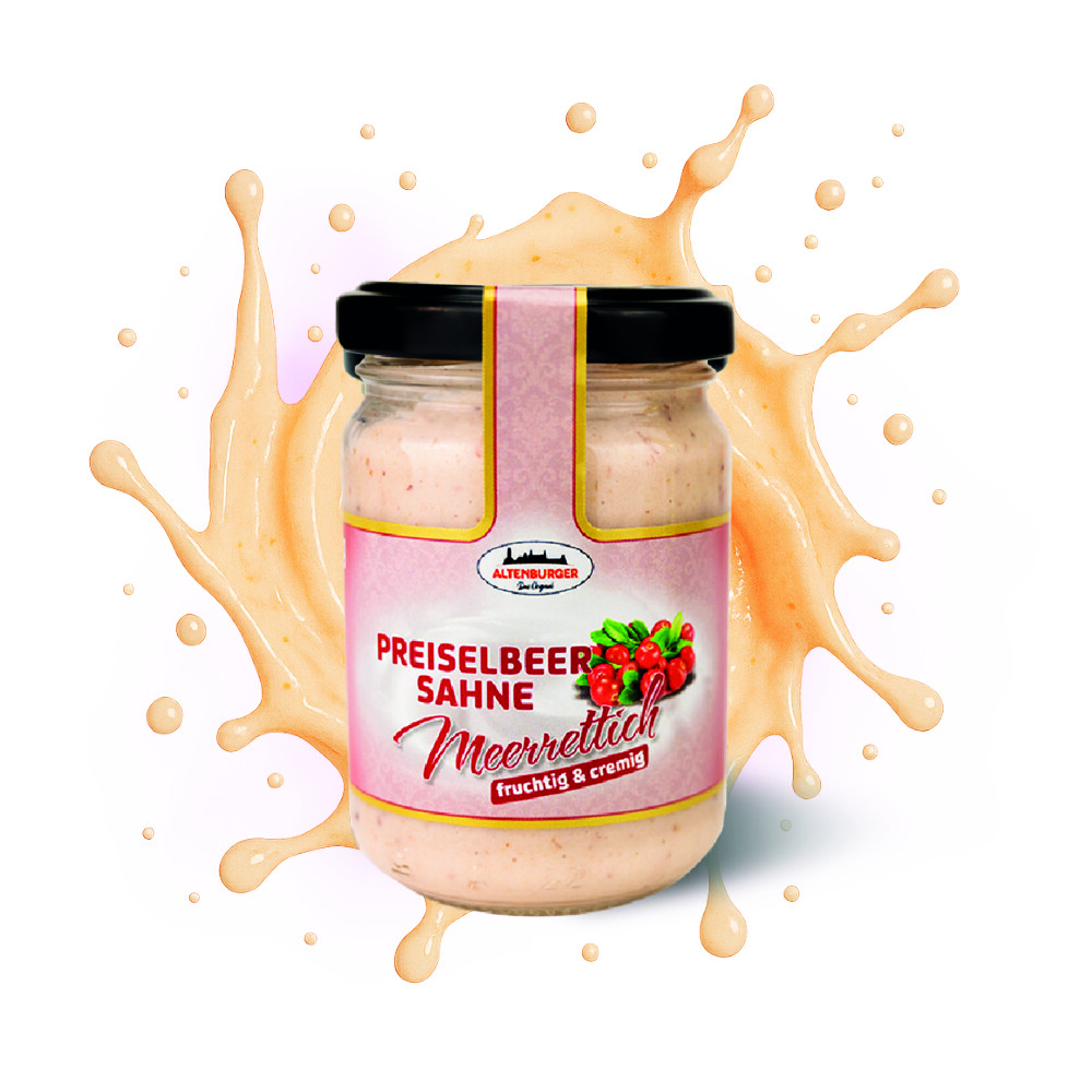 Glas mit Inhalt, schwarzem Deckel, Etikett beschriftet. Hinter dem Glas ein Klecks Meerrettich