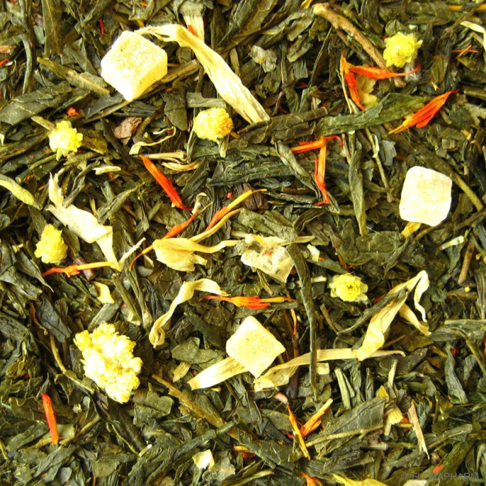 Grüntee mit Kräutern, Fruchtstücken und Aromen
